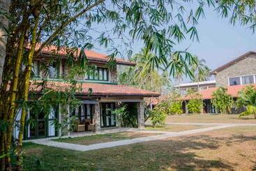 هتل Regenta Arie Lagoon Negombo
