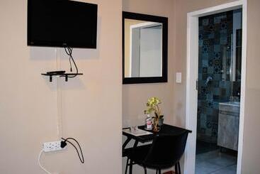 هتل Serene Guest Manor