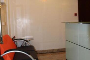 هتل Smiley Inn