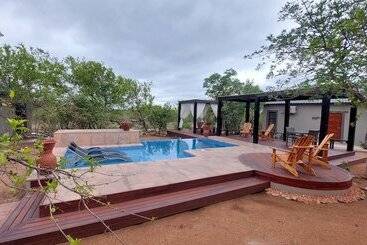 هتل The Baobab Bush Lodge, No Self Catering