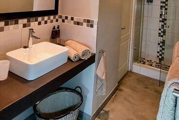هتل The Baobab Bush Lodge, No Self Catering