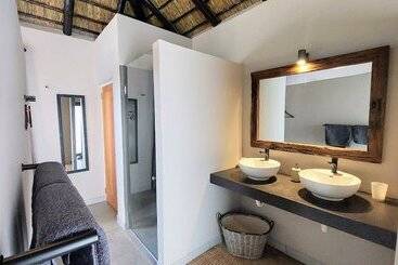 هتل The Baobab Bush Lodge, No Self Catering