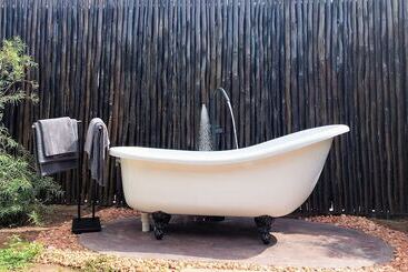 هتل The Baobab Bush Lodge, No Self Catering