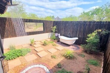 هتل The Baobab Bush Lodge, No Self Catering