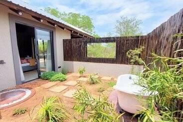 هتل The Baobab Bush Lodge, No Self Catering
