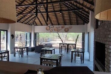 هتل The Baobab Bush Lodge, No Self Catering
