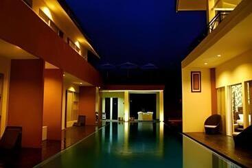 هتل Aie Angek Cottage