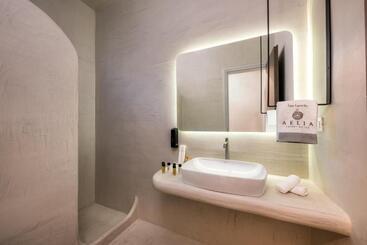 هتل Aelia Luxury Suites