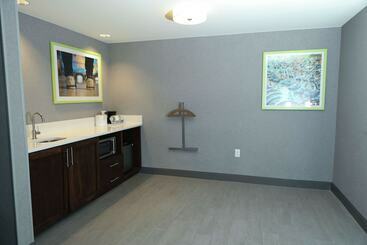 هتل Hampton Inn & Suites Burlington