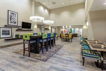 هتل Hampton Inn & Suites Burlington
