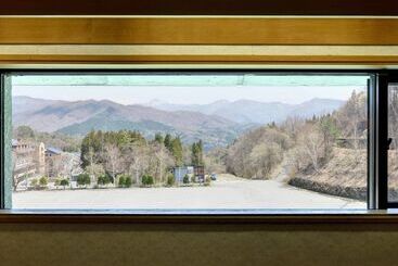 هتل Oze Iwakura Resort