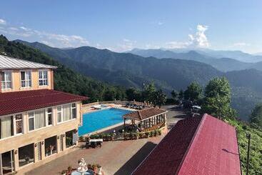 هتل Zarha Mountain Resort