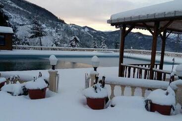 هتل Zarha Mountain Resort