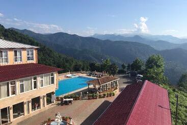 هتل Zarha Mountain Resort