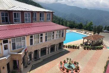 هتل Zarha Mountain Resort