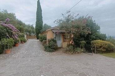 هتل Agriturismo Campofiorito