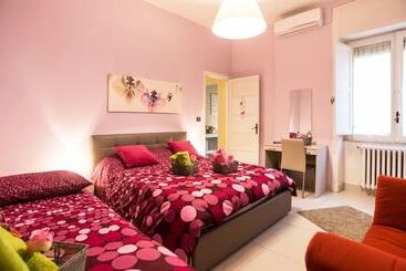 هتل B&b Monica's House