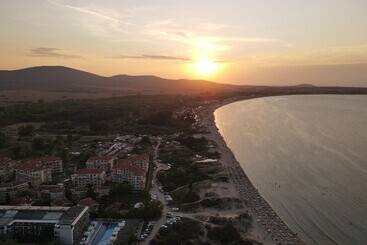 בית מלון כפרי Hacienda Beach Resort