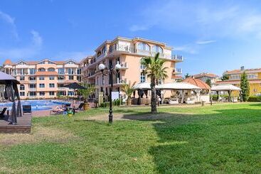 בית מלון כפרי Hacienda Beach Resort