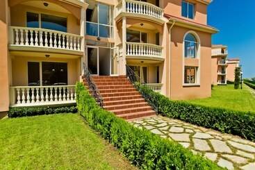 בית מלון כפרי Hacienda Beach Resort