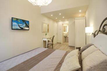 هتل Lucca In Chic   No Ztl   Free Parking   Old City At 10min By Walk