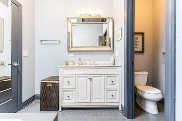 هتل Mccormick Place Guest House