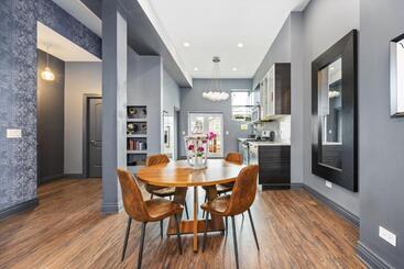هتل Mccormick Place Guest House