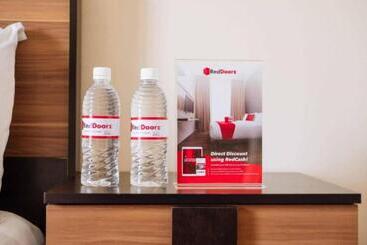 هتل Luna Netflix Chill Jomckayl Apartelle