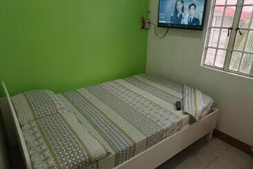 هتل Luna Netflix Chill Jomckayl Apartelle