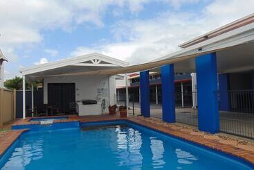 هتل Rockhampton Court Motor Inn