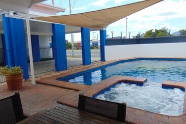 هتل Rockhampton Court Motor Inn