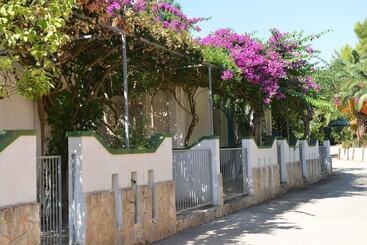 هتل Villaggio Pineta Al Mare   Campground