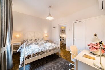 هتل White Rooms
