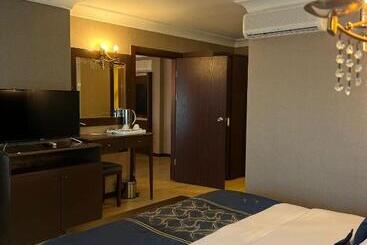 Bm Hotel City