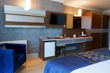 Bm Hotel City