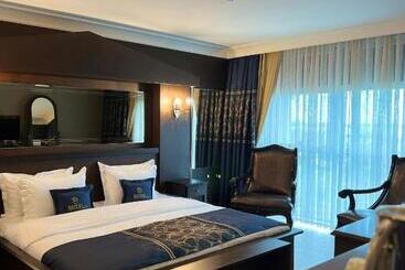 Bm Hotel City