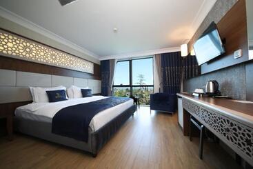 Bm Hotel City