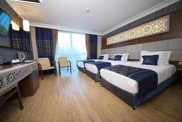 Bm Hotel City