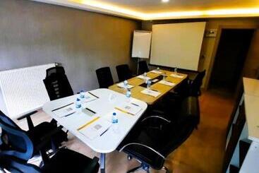 Bm Hotel City