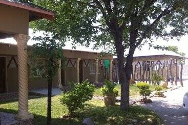 هتل Gomwe Guest Inn