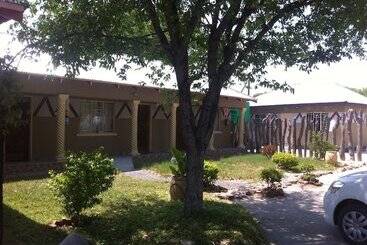 هتل Gomwe Guest Inn