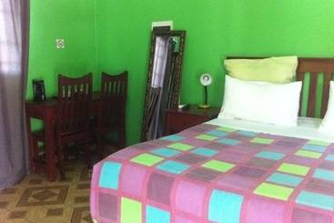 هتل Gomwe Guest Inn