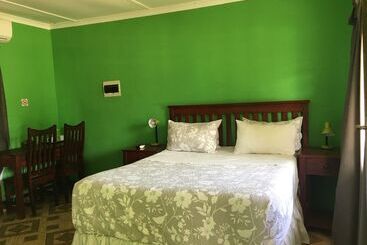 هتل Gomwe Guest Inn