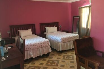 هتل Gomwe Guest Inn