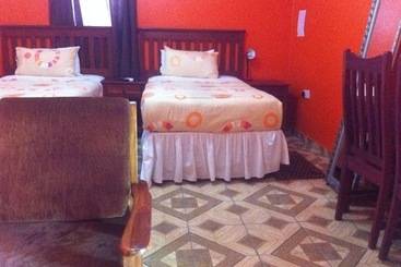 هتل Gomwe Guest Inn