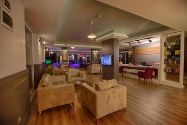 Hma Hotel & Suites