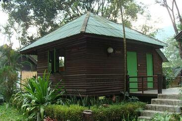هتل Huaykhakhaeng Country Home Resort