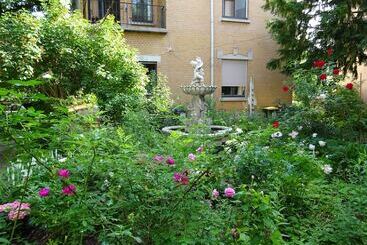 هتل Hummel Hostel   Historische Stadtvilla Mit Garten