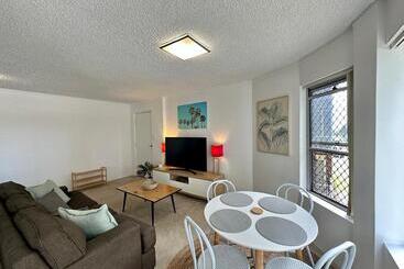 هتل Meridian Tower Kirra Beach