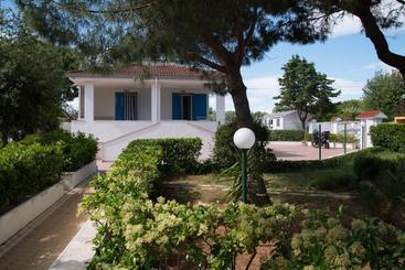 هتل Villa Lara